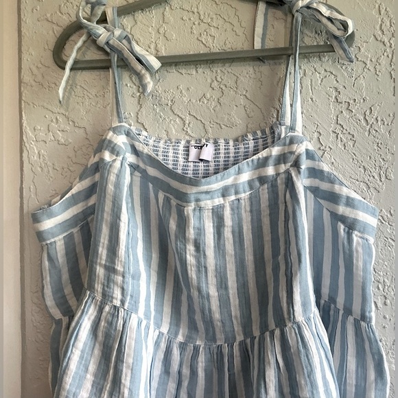 Old Navy Blue and White Striped Top (NWOT) - Picture 3 of 9